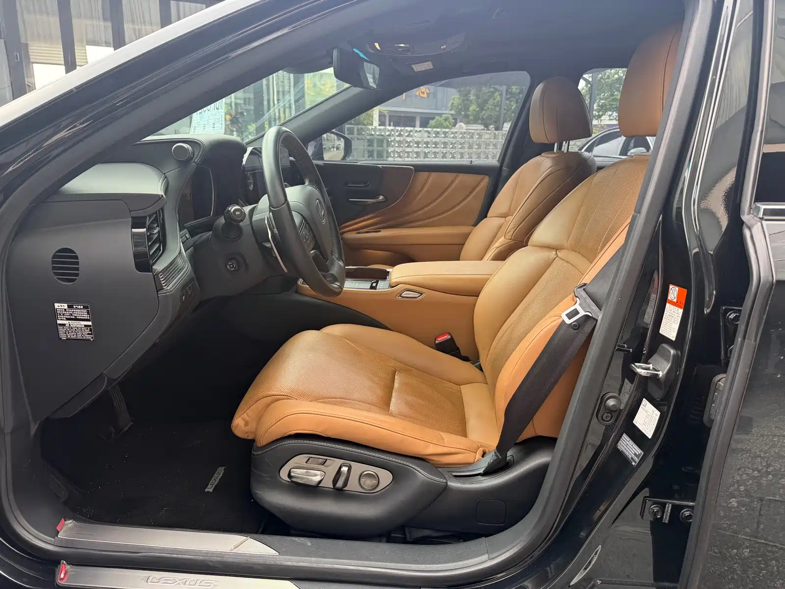 Фото 5 - Lexus LS
