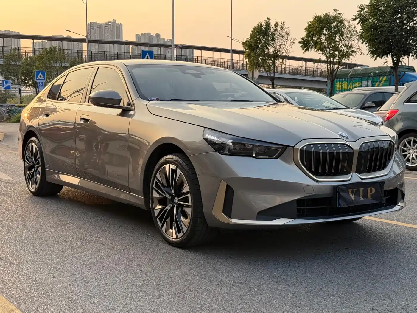 BMW 5 Series 2025 530Li Premium Luxury Package фото 3