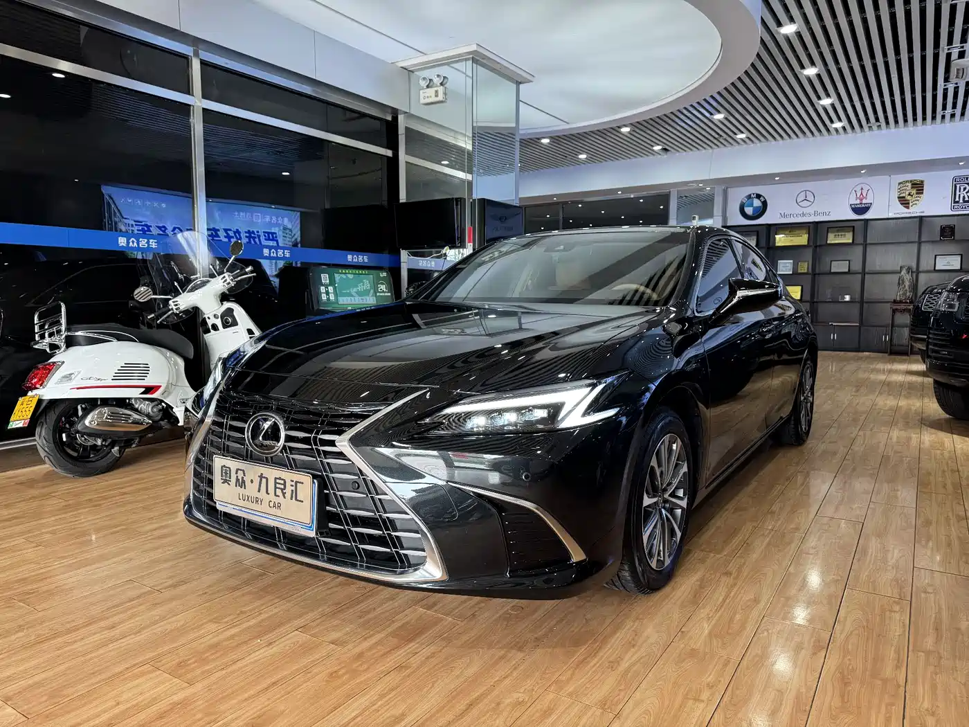 Lexus ES 2025 200 Ultimate Edition