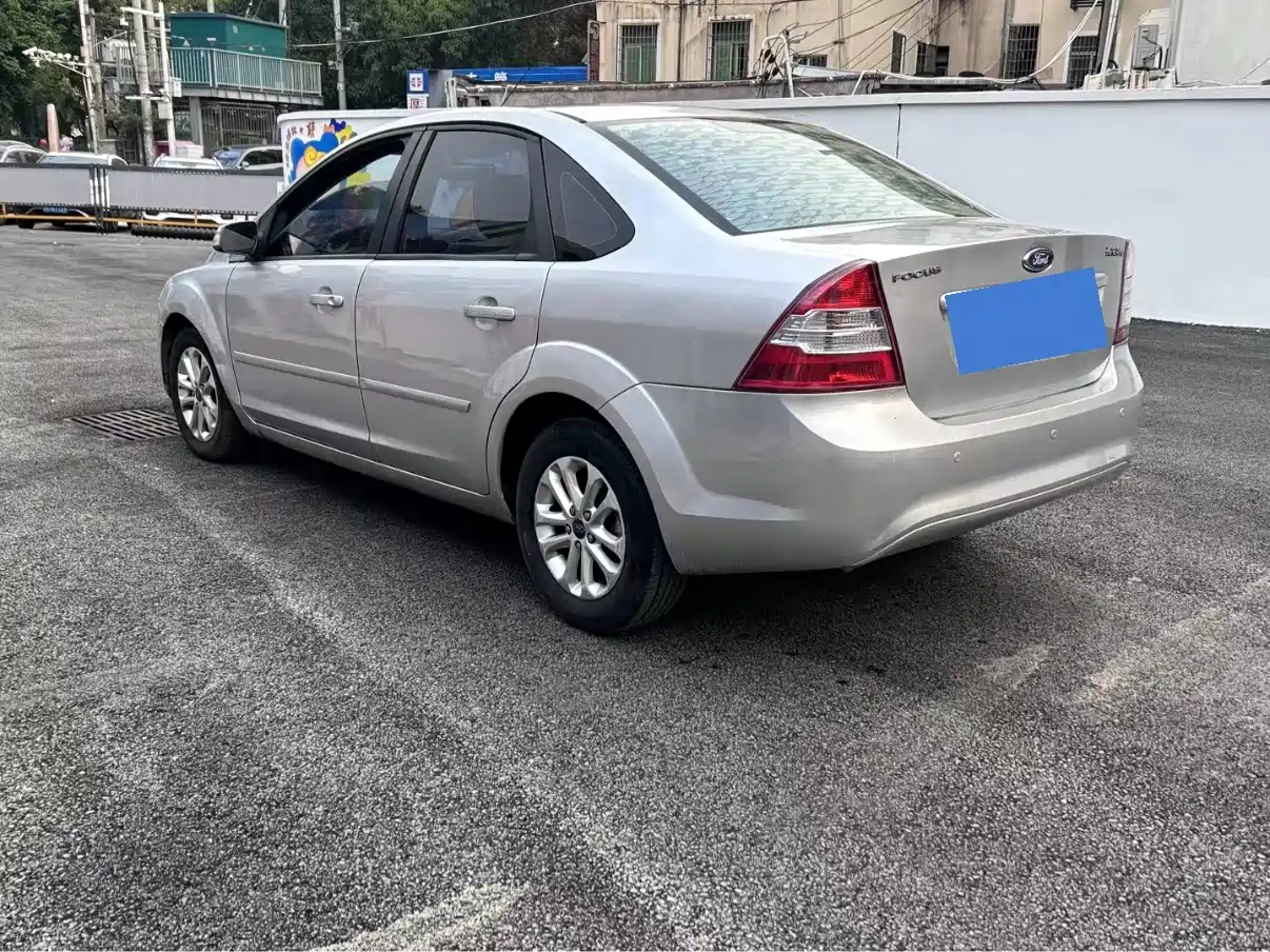 Ford Focus 2010 2011 Sedan 1.8L Automatic Fashion