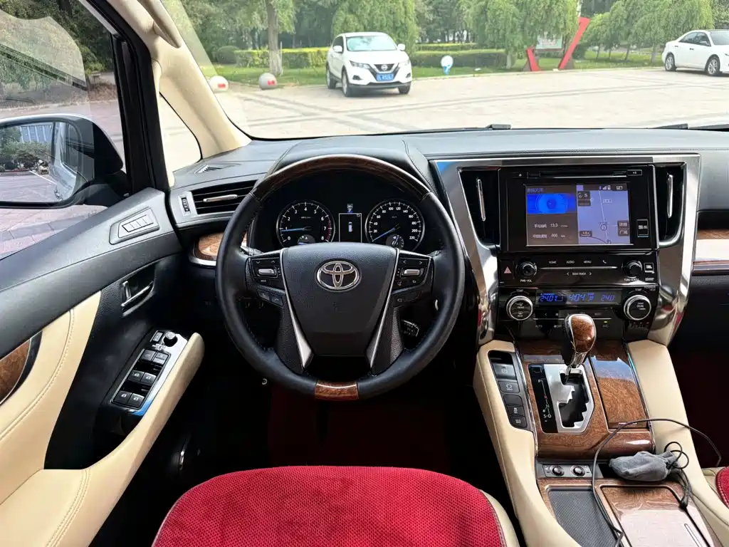 Фото 8 - Toyota Alphard