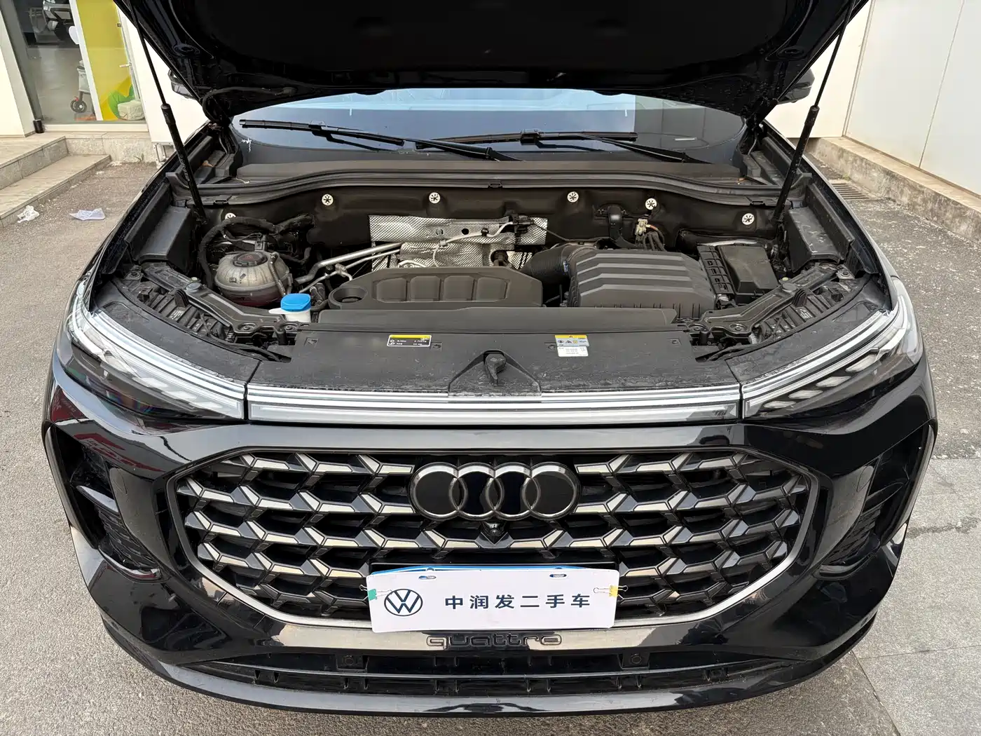 AUDI Q6