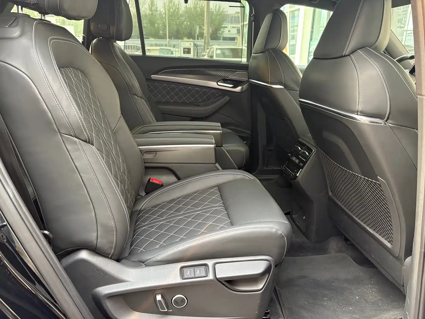 AUDI Q6