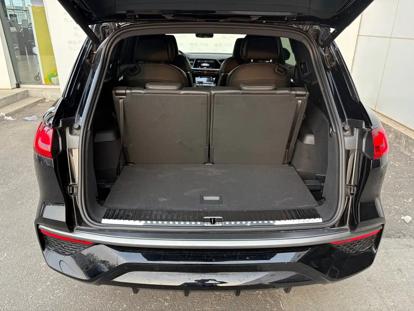AUDI Q6