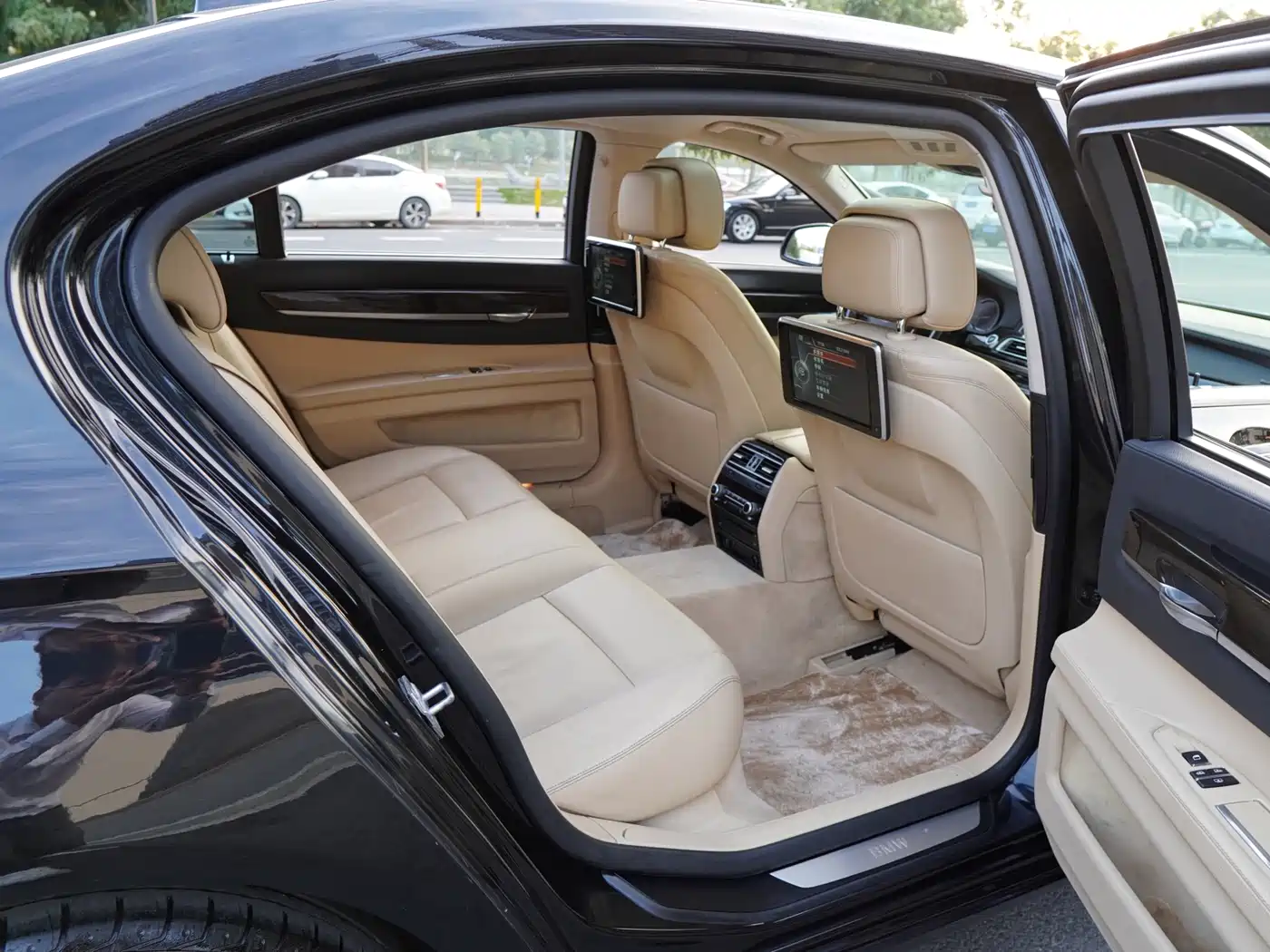 BMW 7 Series 2013 Model 730Li Leading фото 19