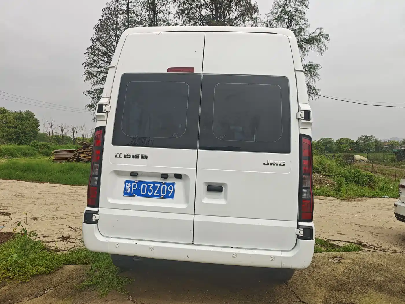 Jiangling JMC Fushun 2025 2025 Model 2.0T 6MT Diesel Short Wheelbase Medium Roof Commercial MPV 5/6 Seats