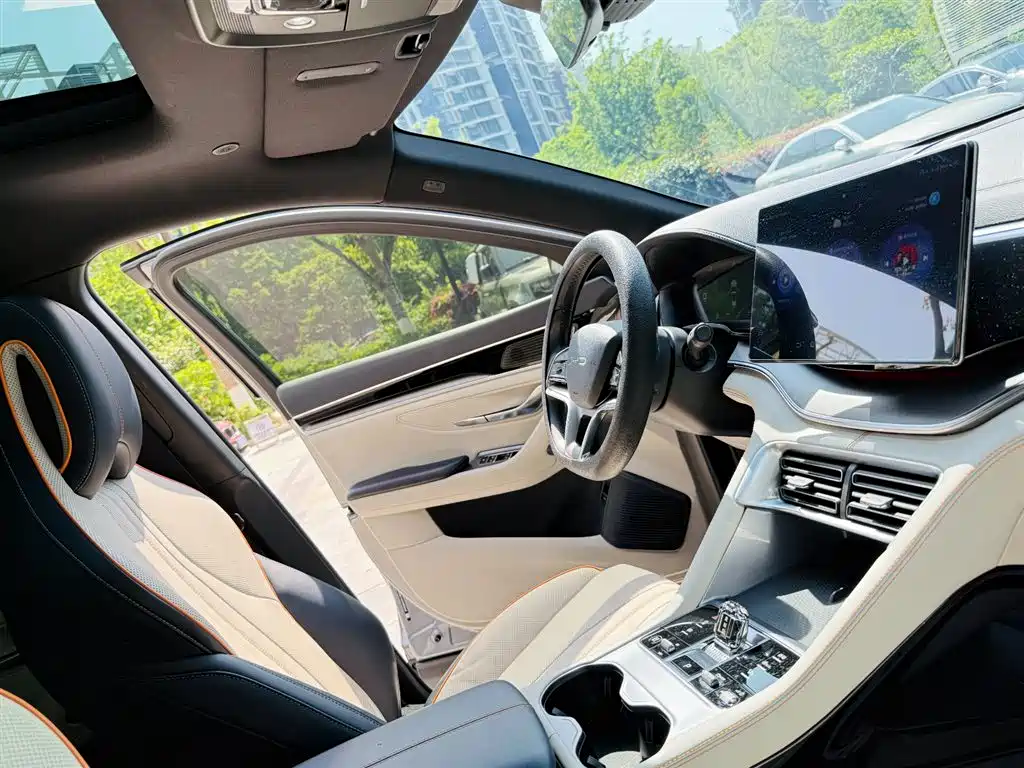 BYD Song PLUS PHEV 2024 Glory Edition DM-i 110km Flagship PLUS фото 13