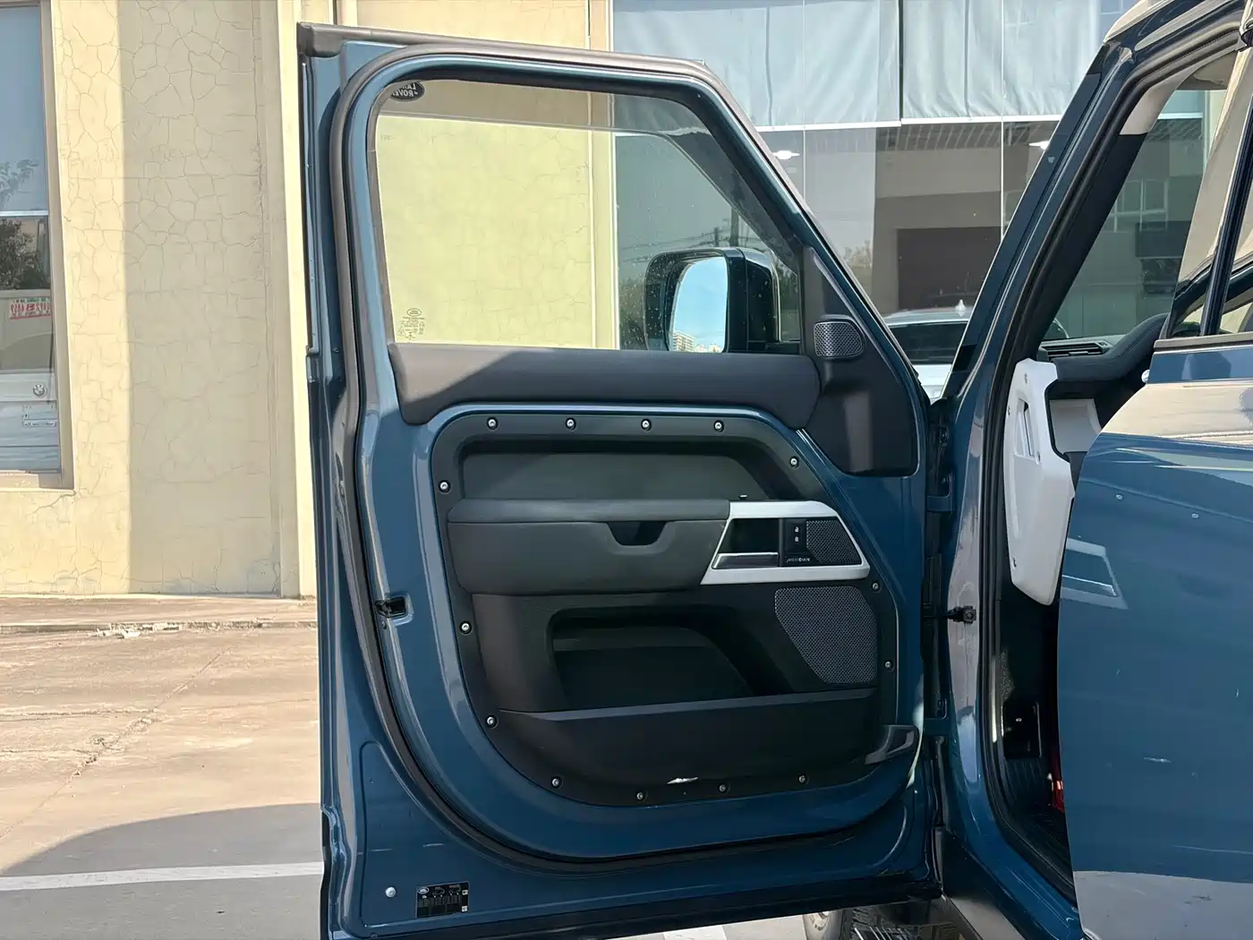 Land Rover Defender 2020 Model 110 P400 SE фото 4