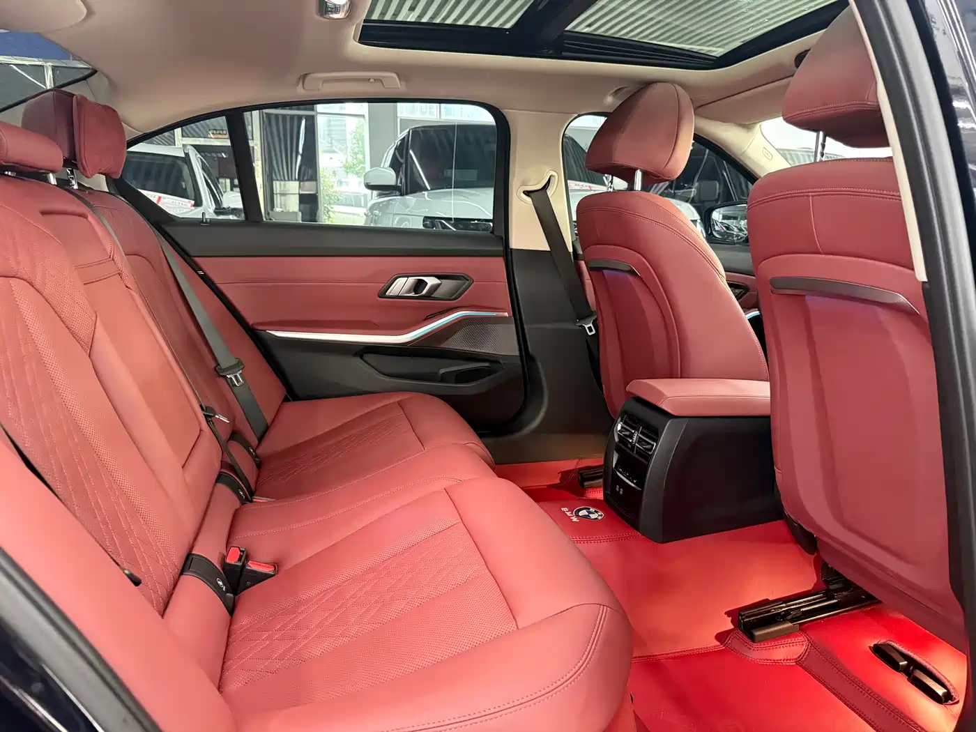 BMW 3 Series 2024 325Li M Sport Package фото 9
