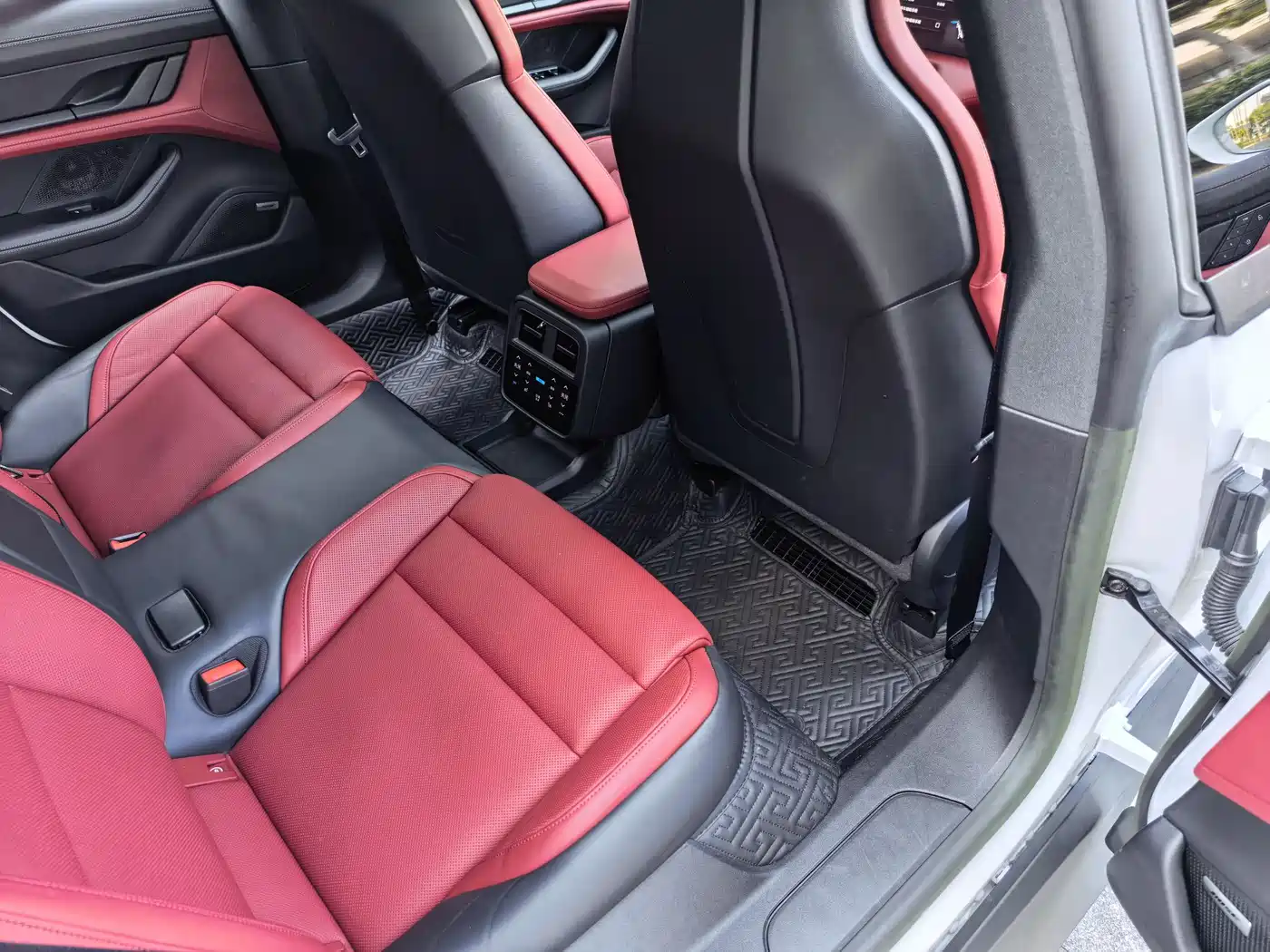 Porsche Taycan 2022 Facelift Taycan фото 33