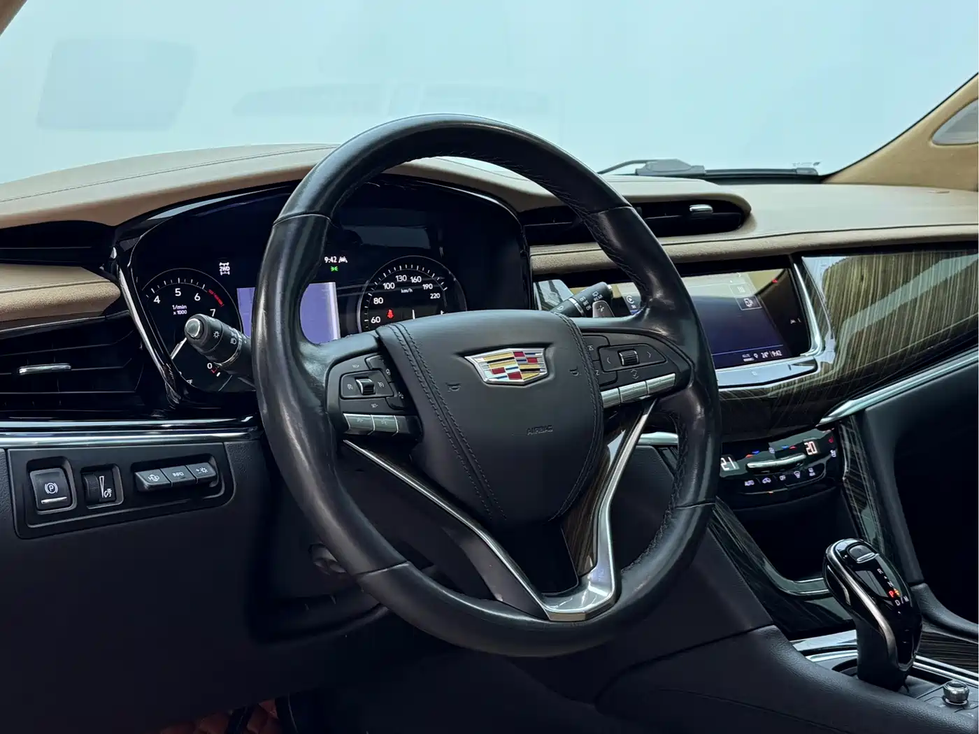 Photo 10 - Cadillac XT6
