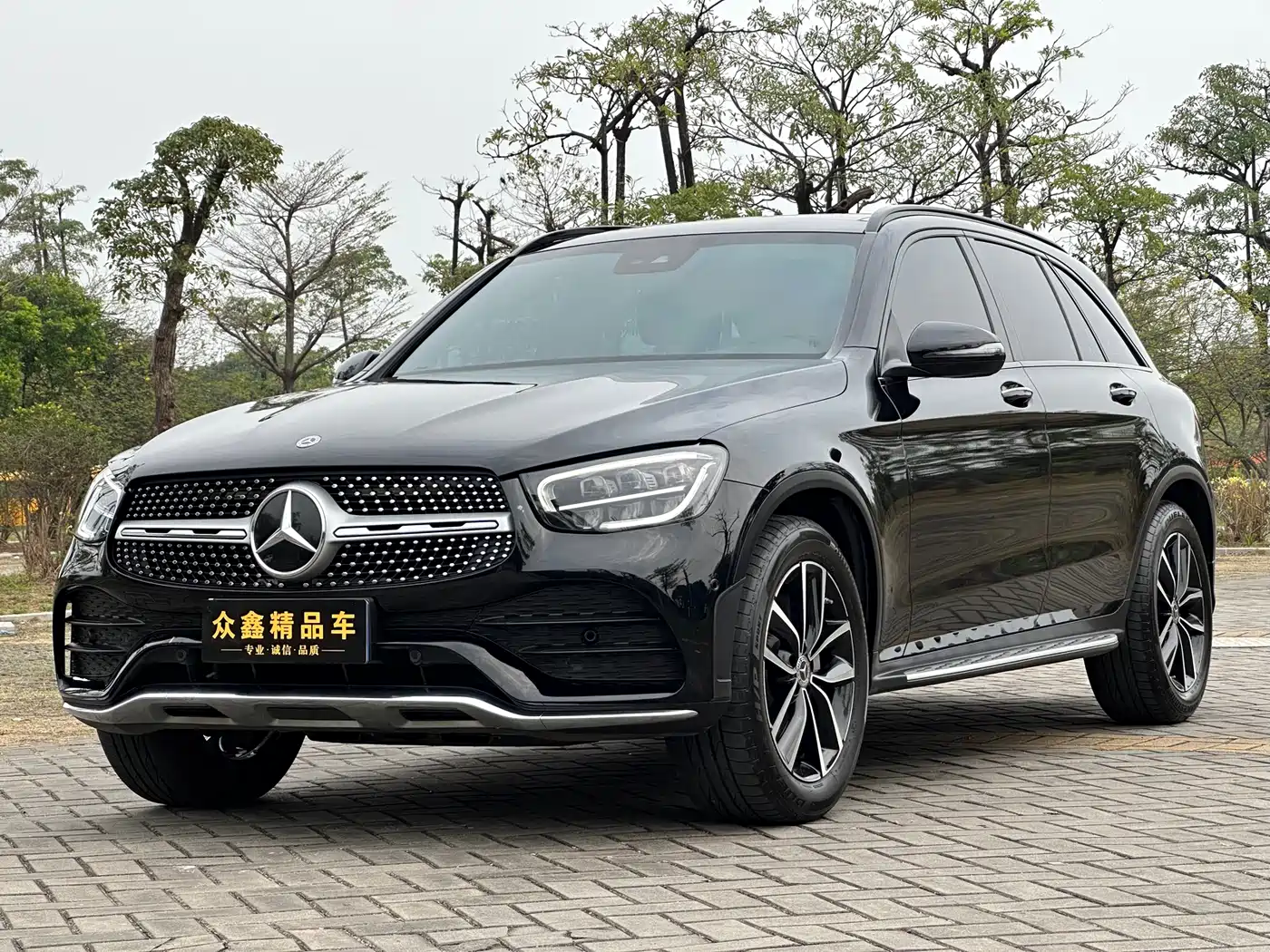 MERCEDES-BENZ GLC