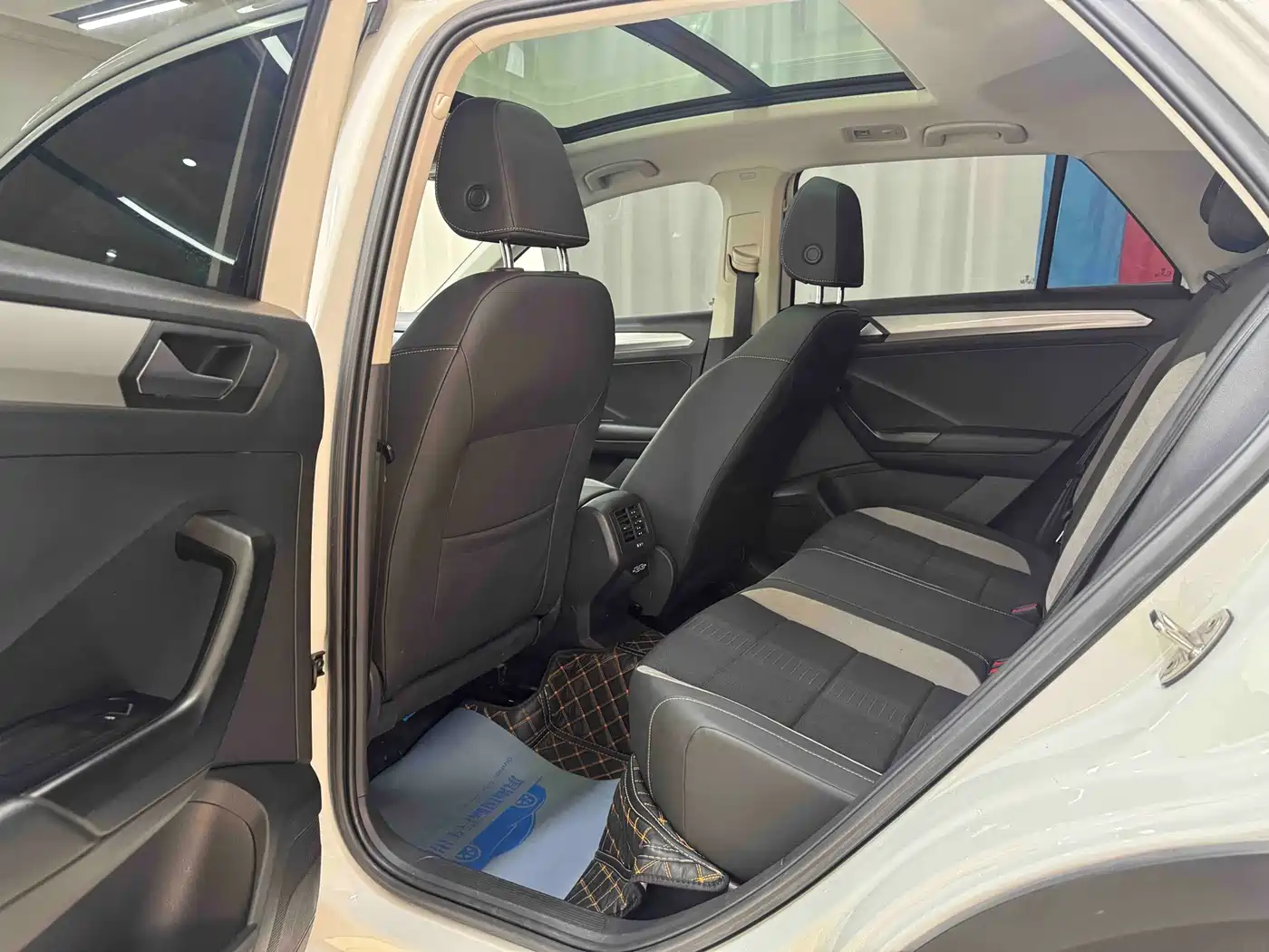 Volkswagen T-ROC 2021 Facelift 280TSI DSG 2WD Elite Smart Connect Edition фото 8