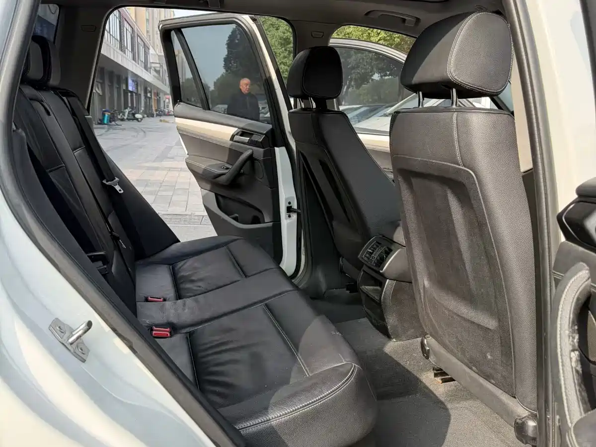 BMW X3 (Import) 2014 xDrive28i Leading Edition фото 8