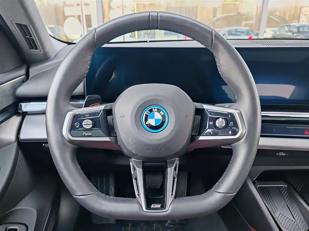 BMW I5