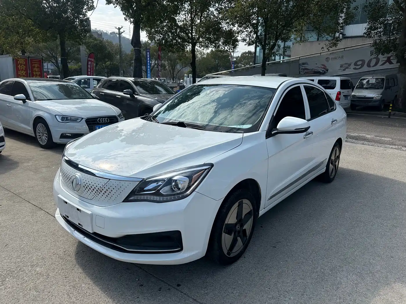 DONGFENG E70