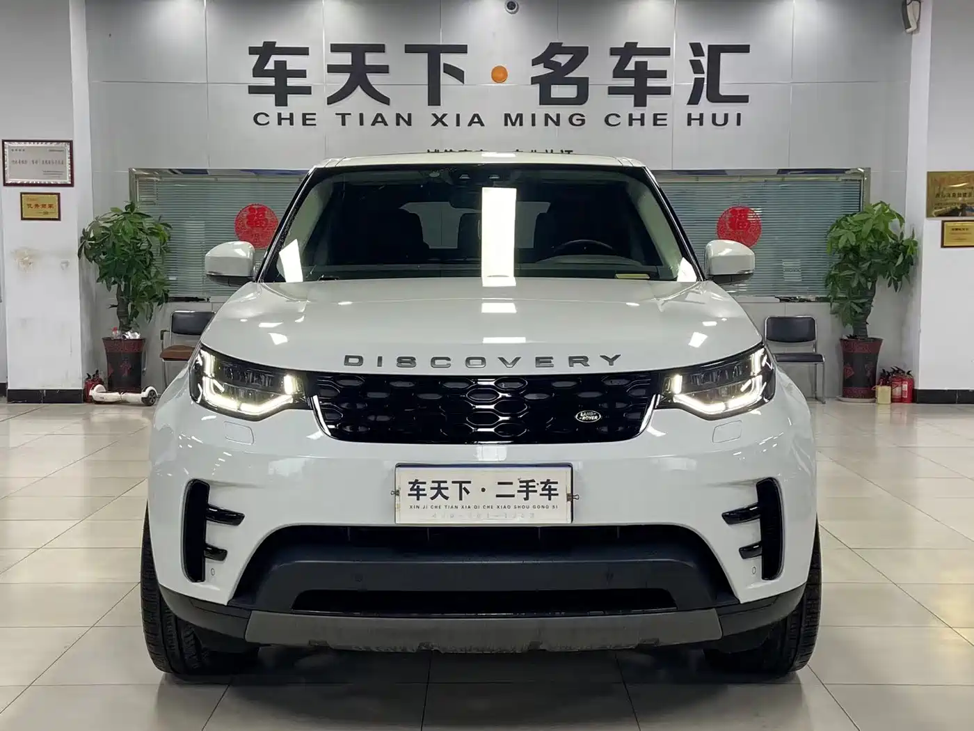 Land Rover Discovery 2018 2.0T SE фото 2