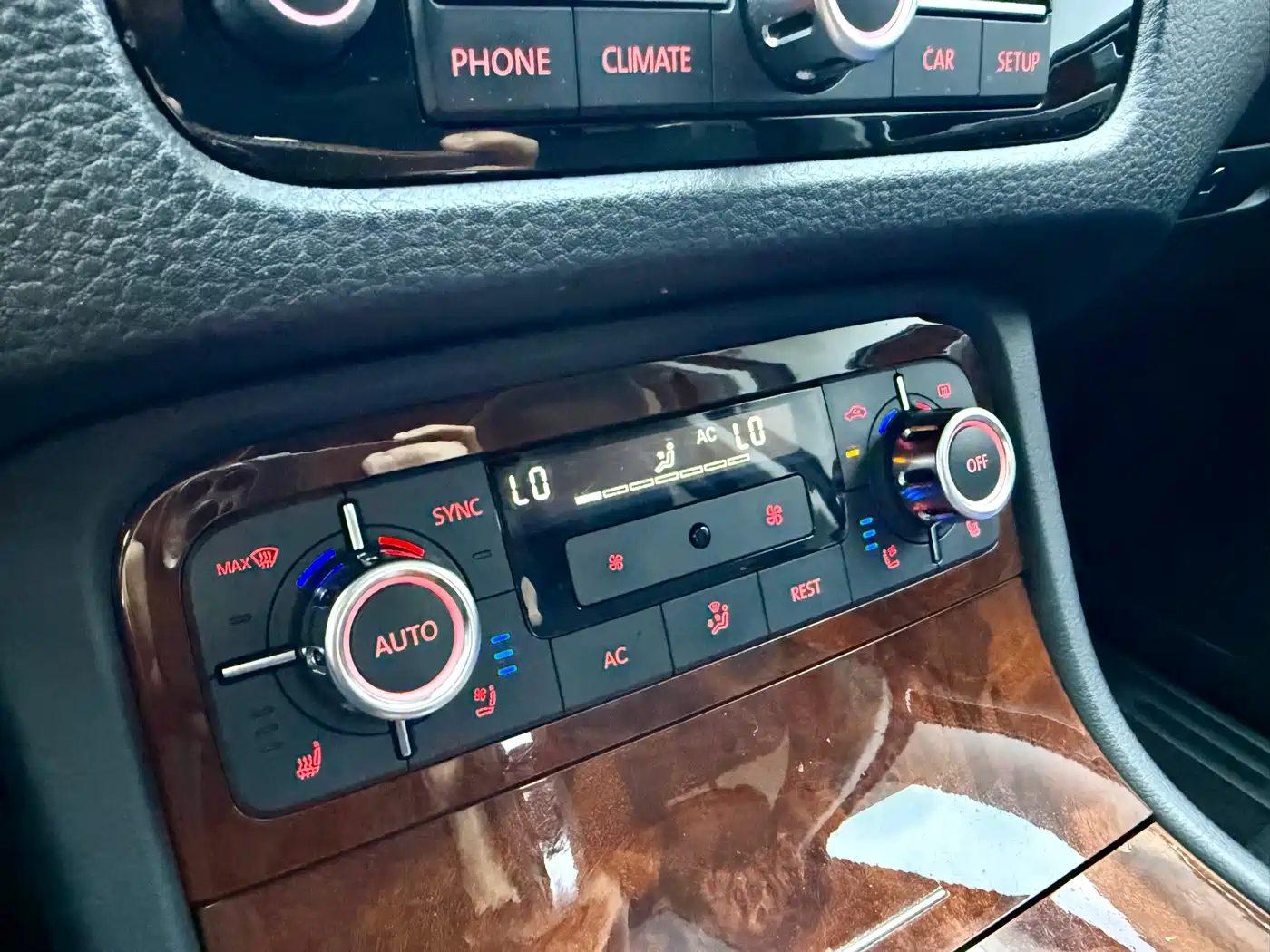 Volkswagen Touareg 2011 3.0TSI Premium фото 15