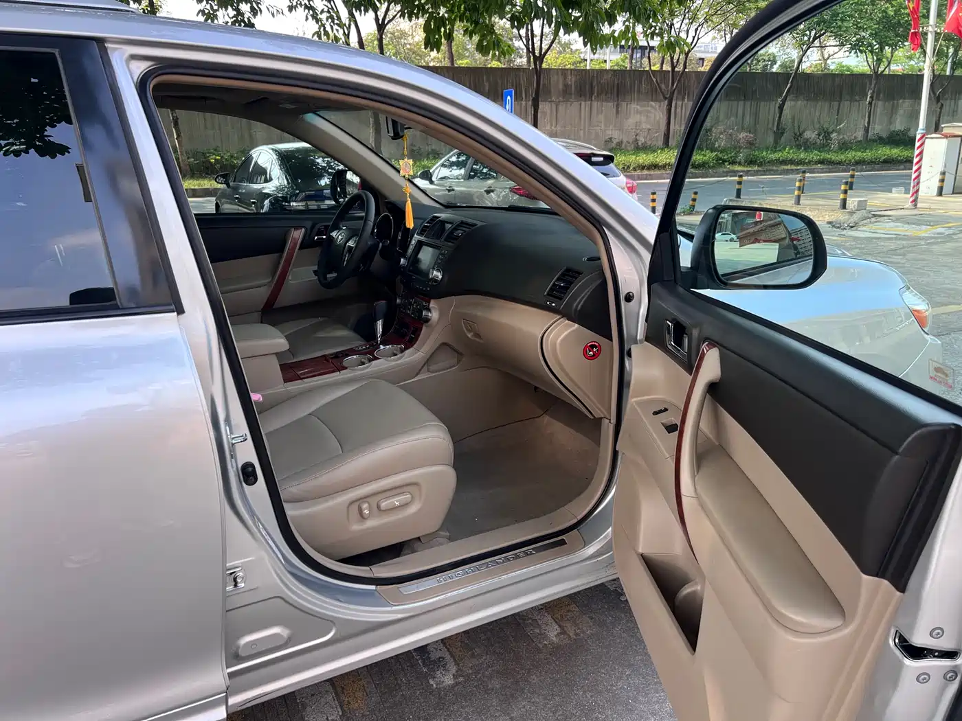 Toyota Highlander 2009 2.7L 2WD 7-Seater Premium фото 7