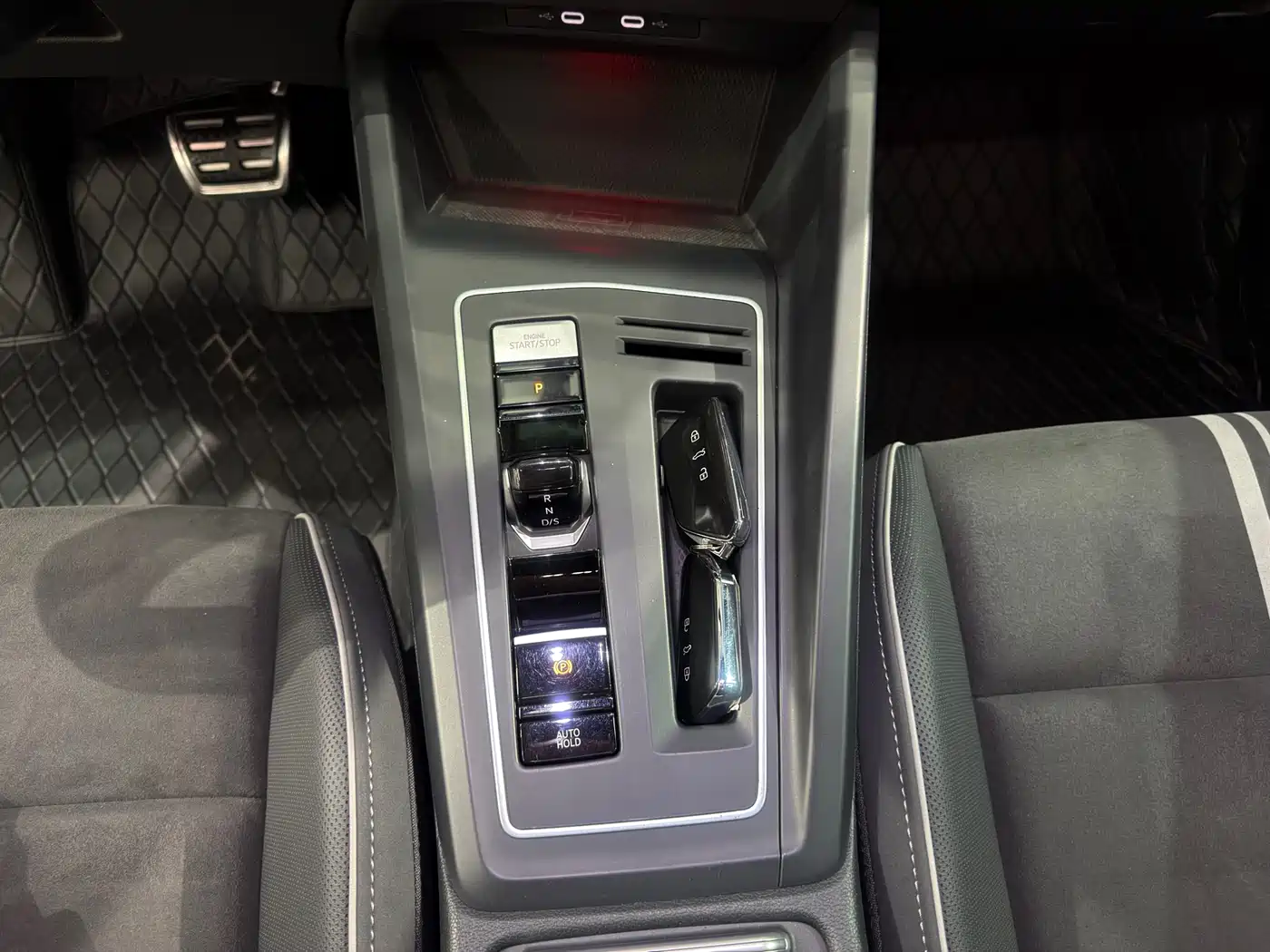 Volkswagen Golf 2023 280TSI DSG R-Line Lite фото 10