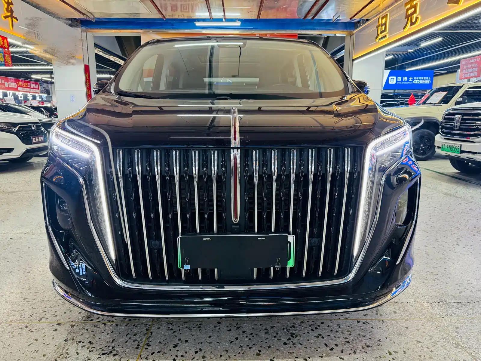 صورة 1 - Hongqi HQ9