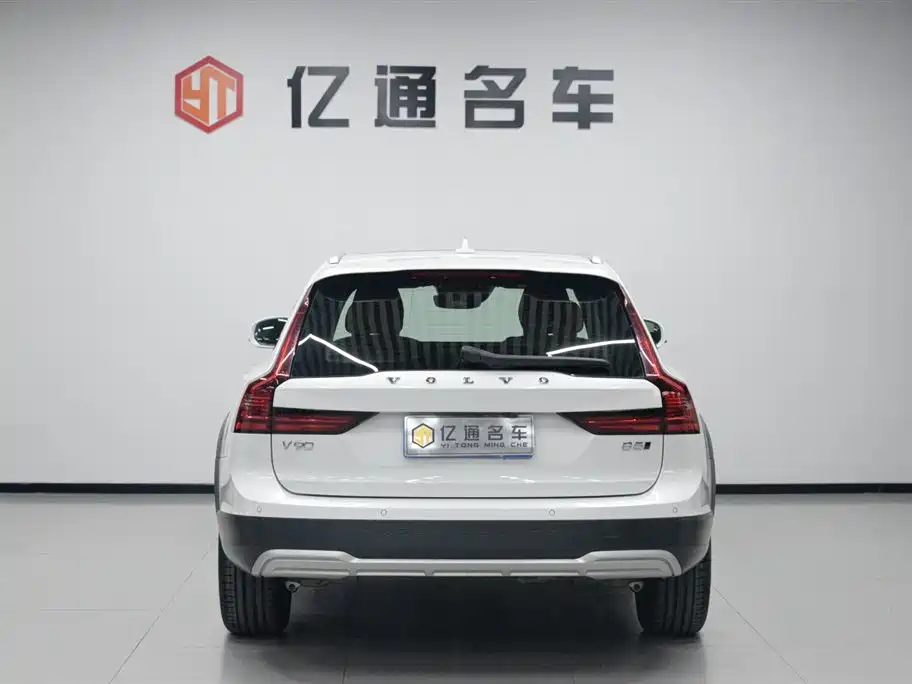 Volvo V90 2023 2021 Model Cross Country B5 AWD Smart Edition