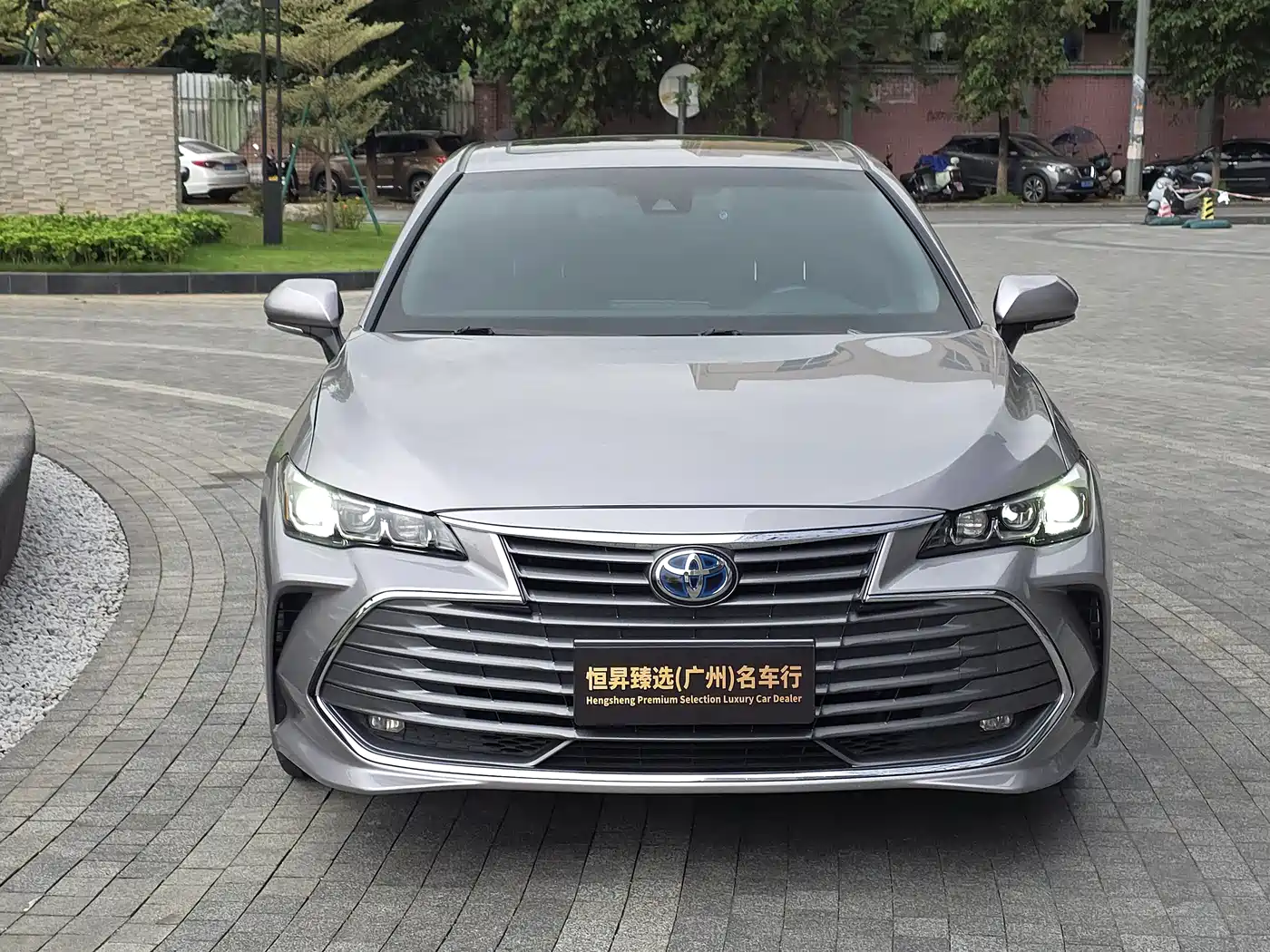 Toyota Avalon 2019 Hybrid 2.5L Luxury Edition China V фото 2
