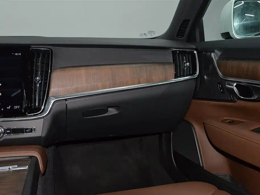 Volvo V90 2023 2021 Model Cross Country B5 AWD Smart Edition
