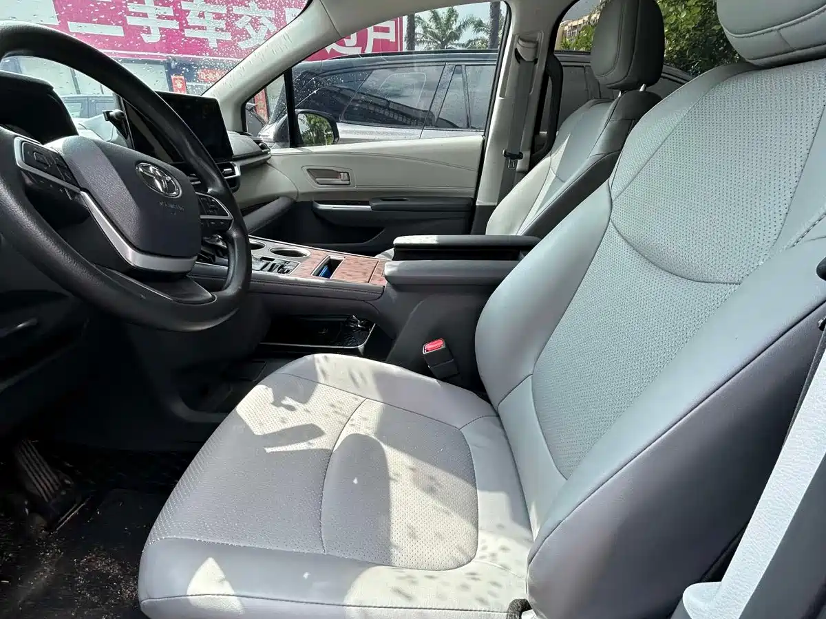 Toyota Granvia 2025 2024 2.5L Hybrid Comfort