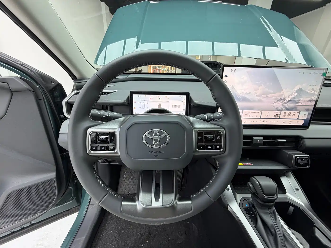 Фото 10 - Toyota RAV4