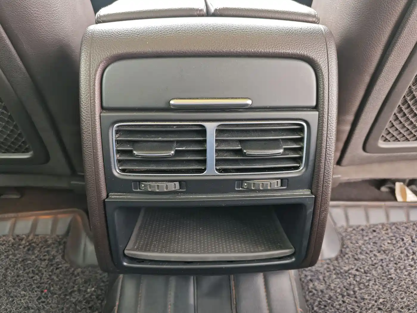 Volkswagen Touareg 2015 3.0TSI Standard Edition фото 22