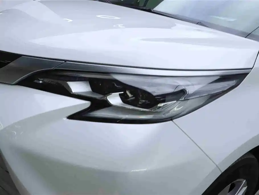 Toyota Sienna 2021 2.5L Hybrid Platinum Edition фото 35