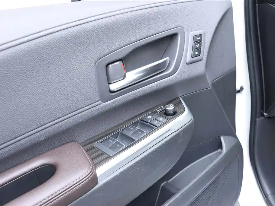 Toyota Sienna 2021 2.5L Hybrid Platinum Edition фото 12