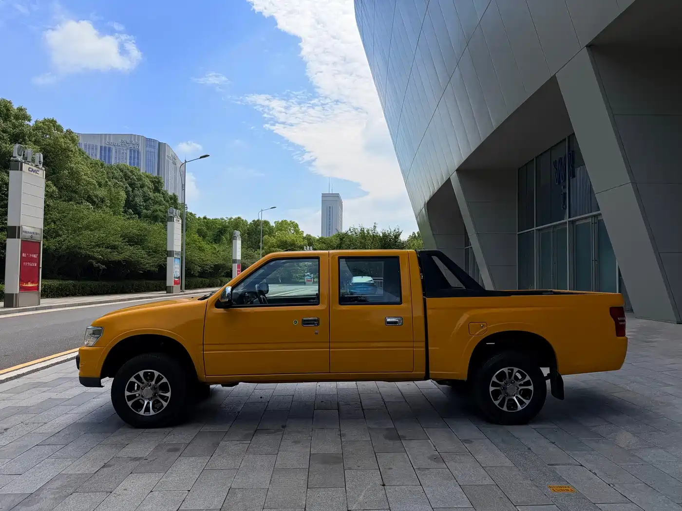 Isuzu Qingling Isuzu T17 2023 2023 3.0T Diesel 4WD Flatbed Truck Extended Wheelbase 4KH1CT6H1
