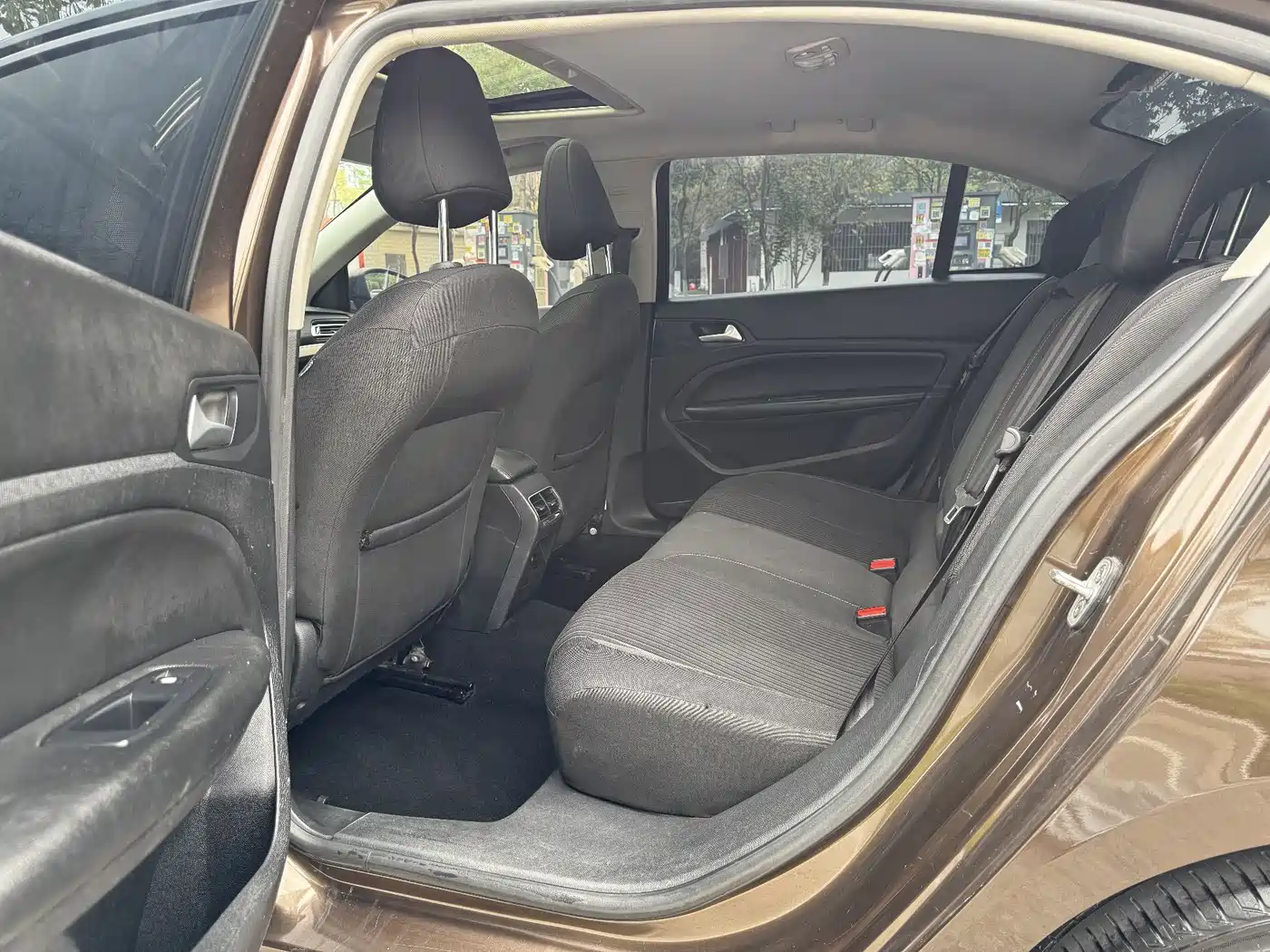 Peugeot 408 2015 1.2T Automatic Glory Edition фото 16