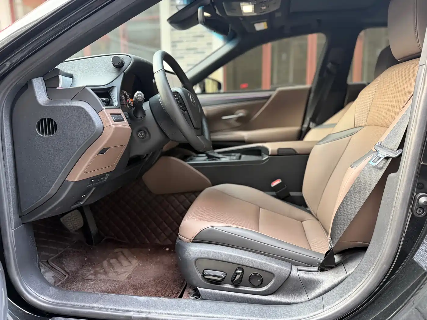 Lexus ES 2025 200 Ultimate Edition фото 7