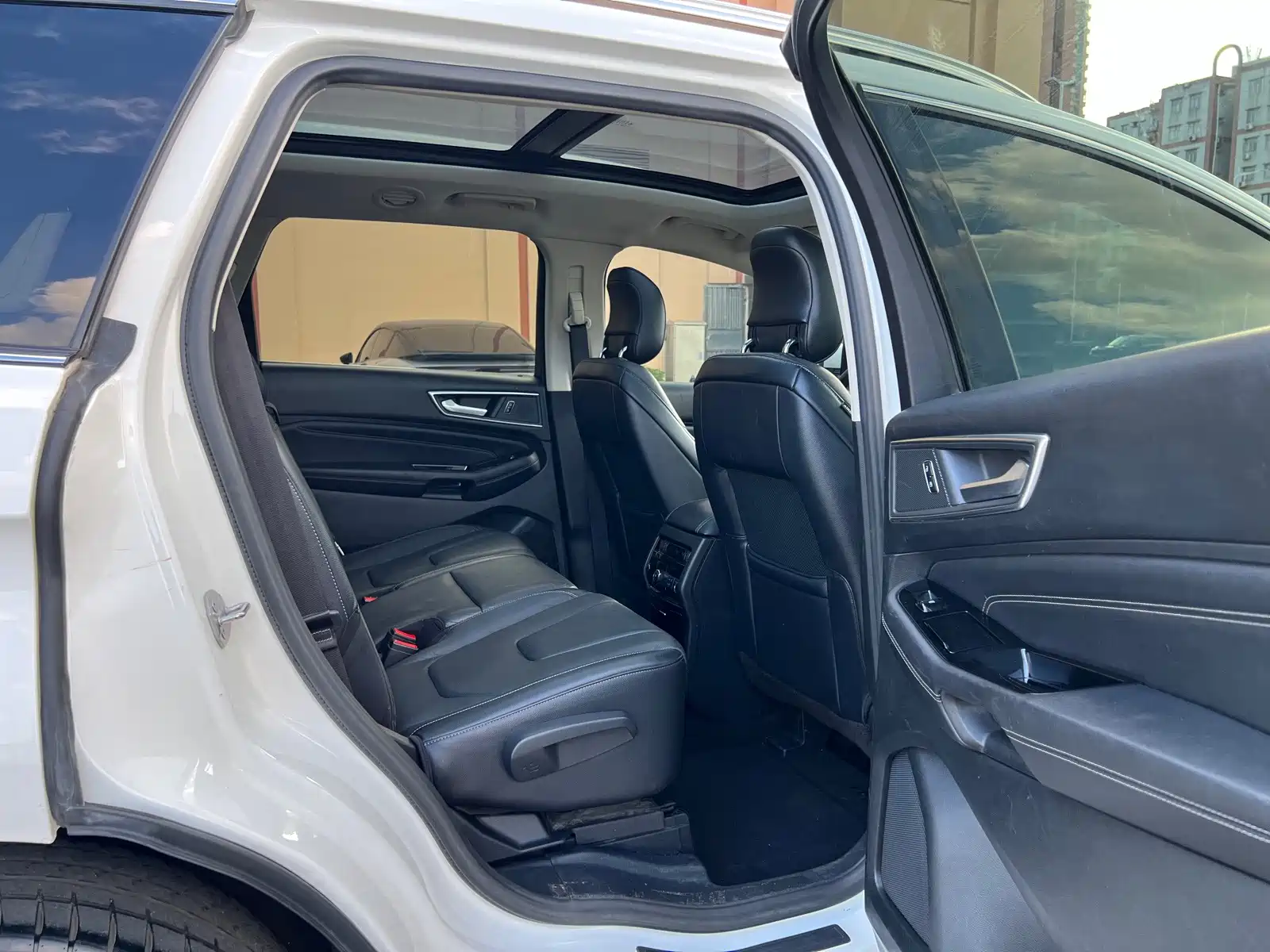 Фото 12 - Ford Edge