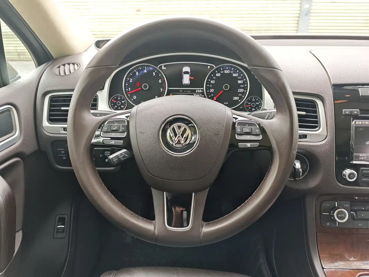 Volkswagen Touareg 2015 3.0TSI Standard Edition фото 10