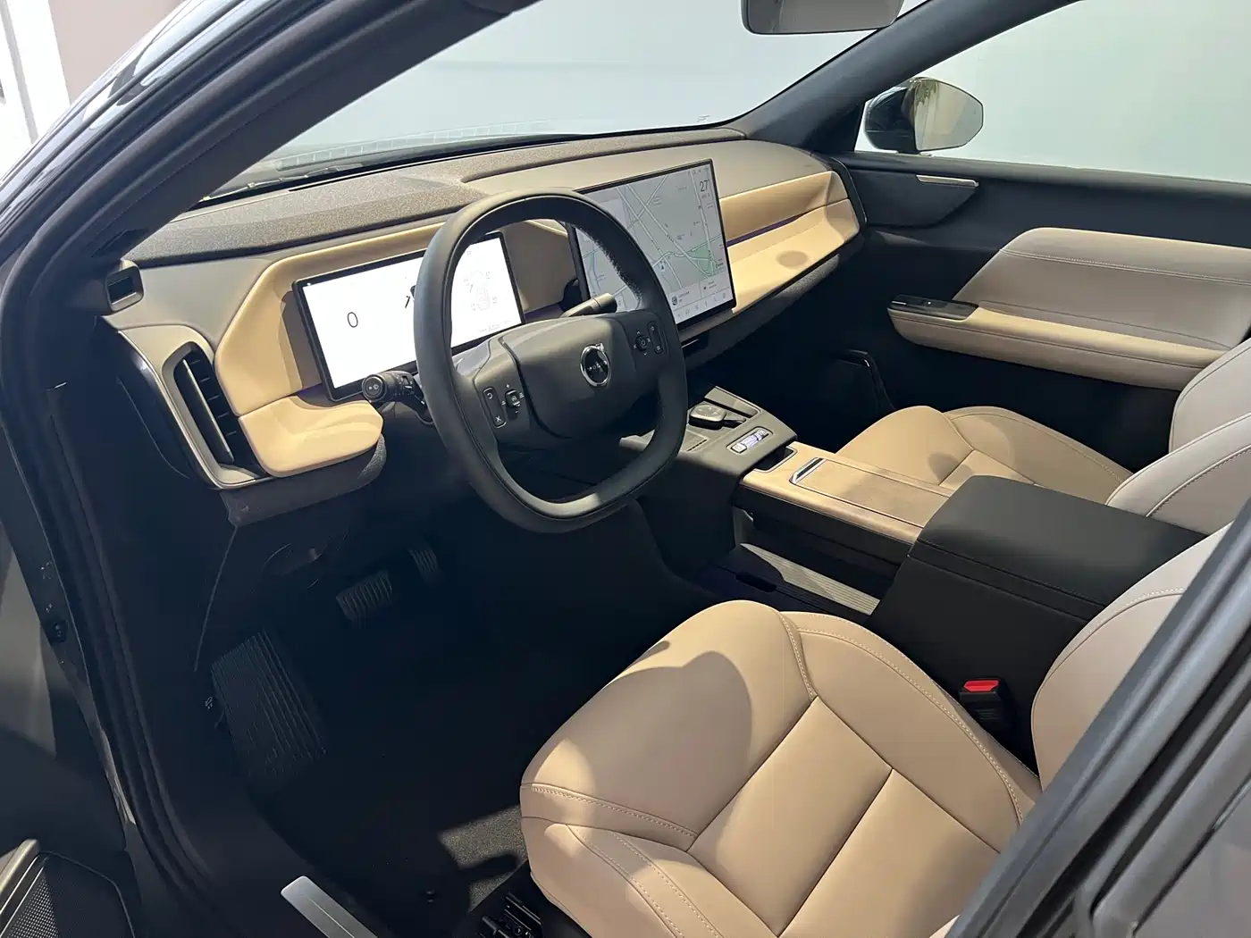 VOLVO XC70 PLUG-IN HYBRID