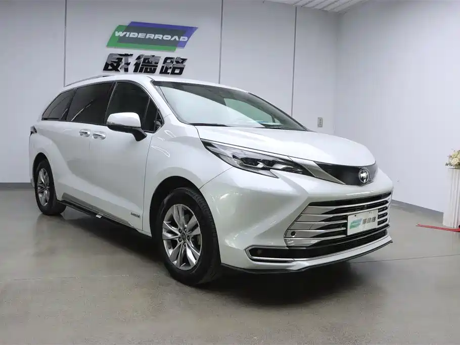 Toyota Sienna 2021 2.5L Hybrid Platinum Edition фото 7