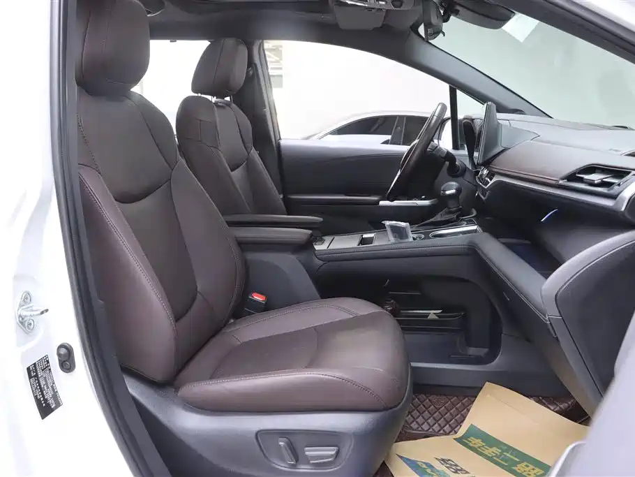 Toyota Sienna 2021 2.5L Hybrid Platinum Edition фото 17