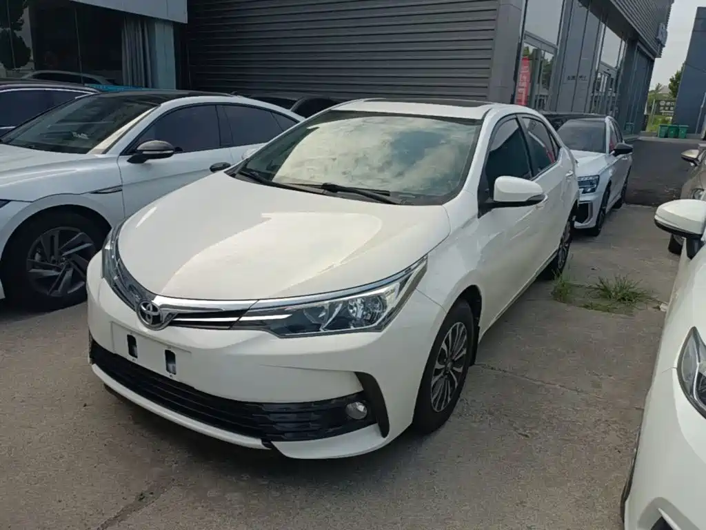 Фото 2 - Toyota Corolla