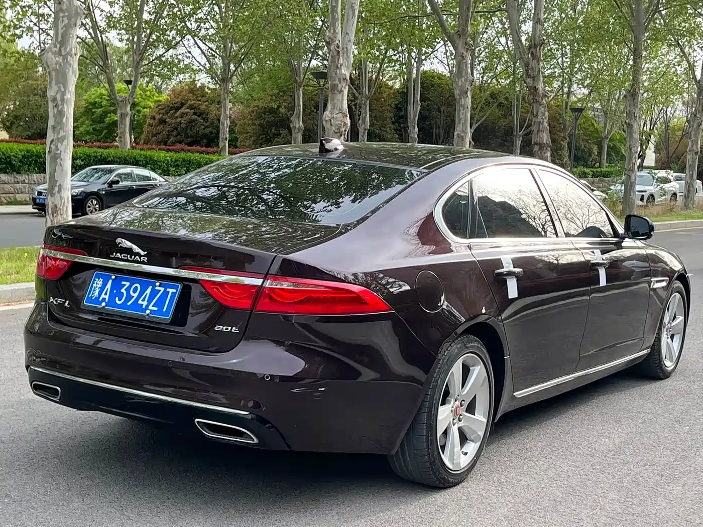 Photo 4 - Jaguar XFL