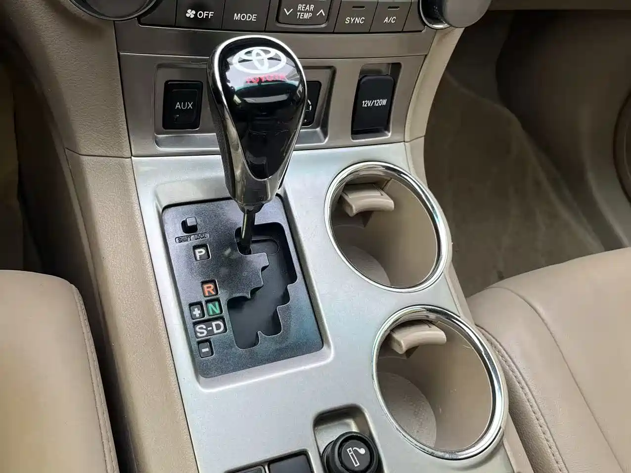 Toyota Highlander 2012 2.7L 2WD 7-Seater Luxury Edition фото 23