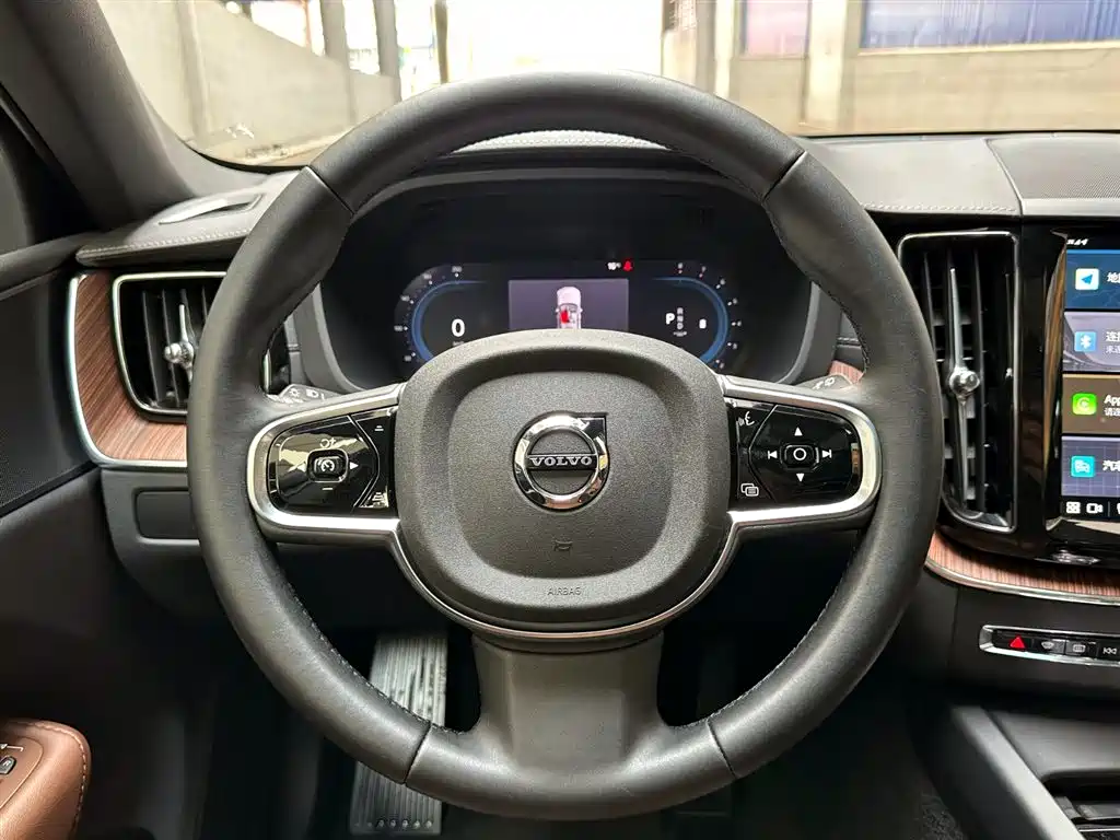 Фото 12 - Volvo XC60