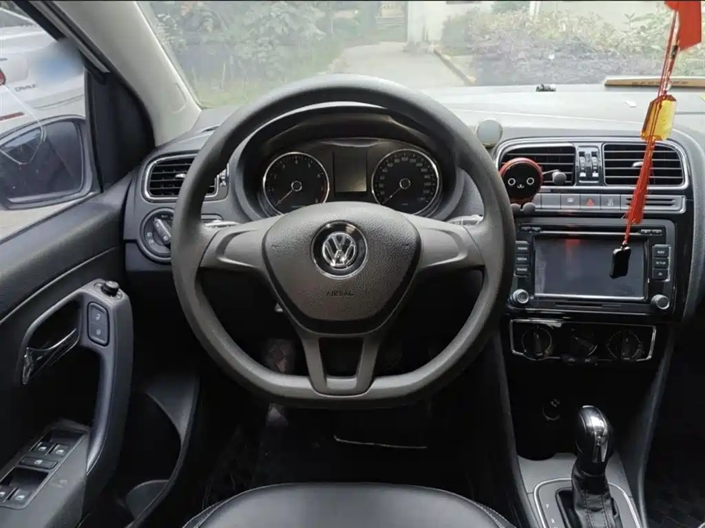 Volkswagen Polo 2014 1.6L Automatic 30th Anniversary Edition фото 12