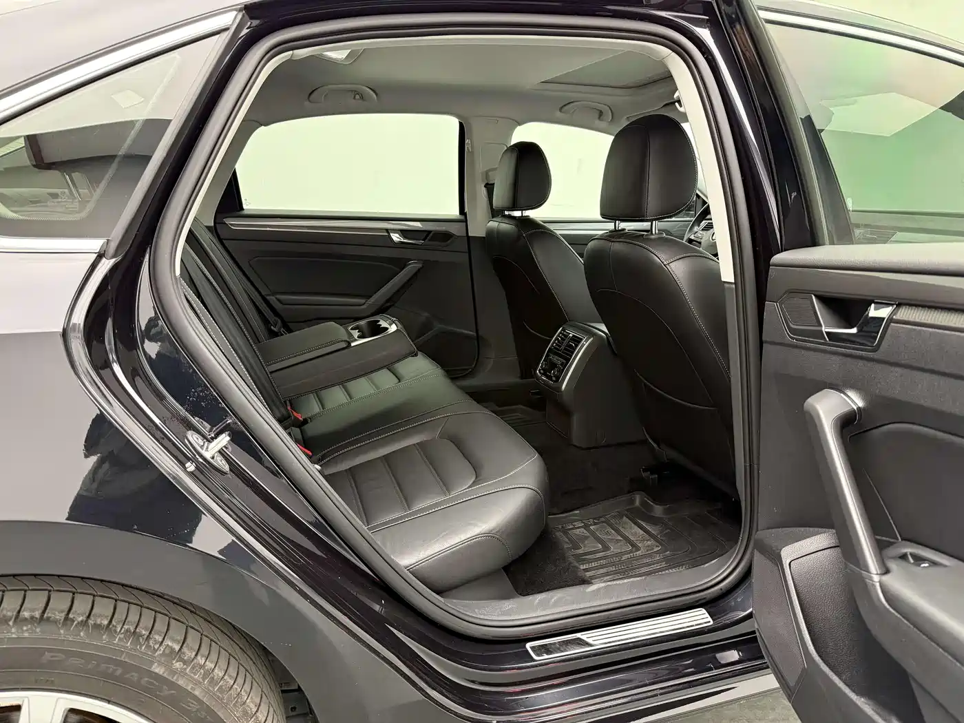 Volkswagen Passat 2017 330TSI DSG Prestige фото 26