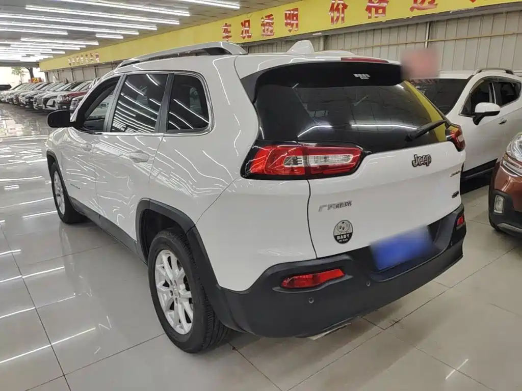 Фото 5 - Jeep Cherokee