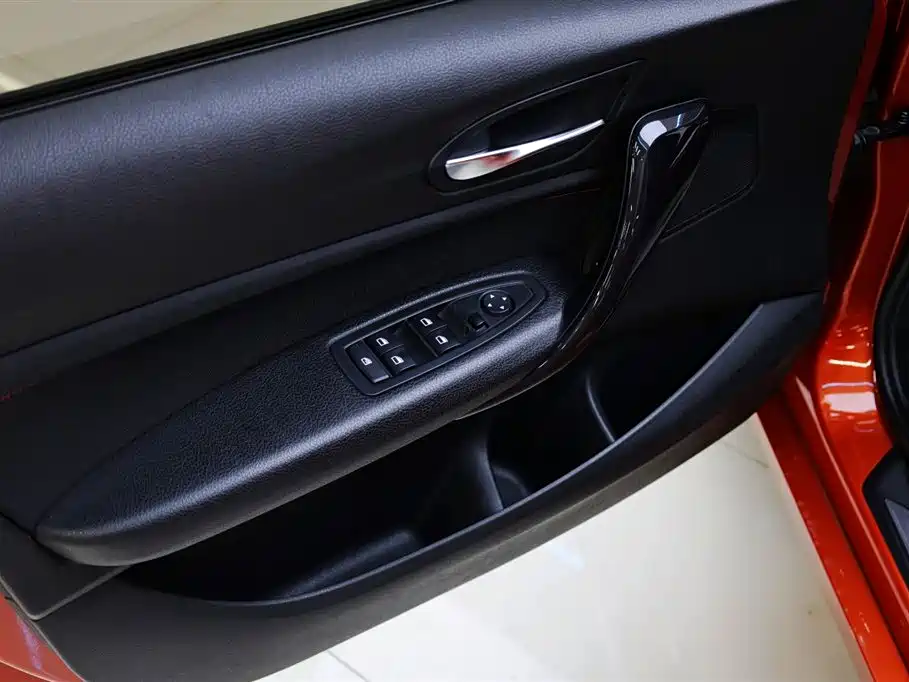BMW 1 Series (Import) 2013 Facelift 118i Sport Model фото 17