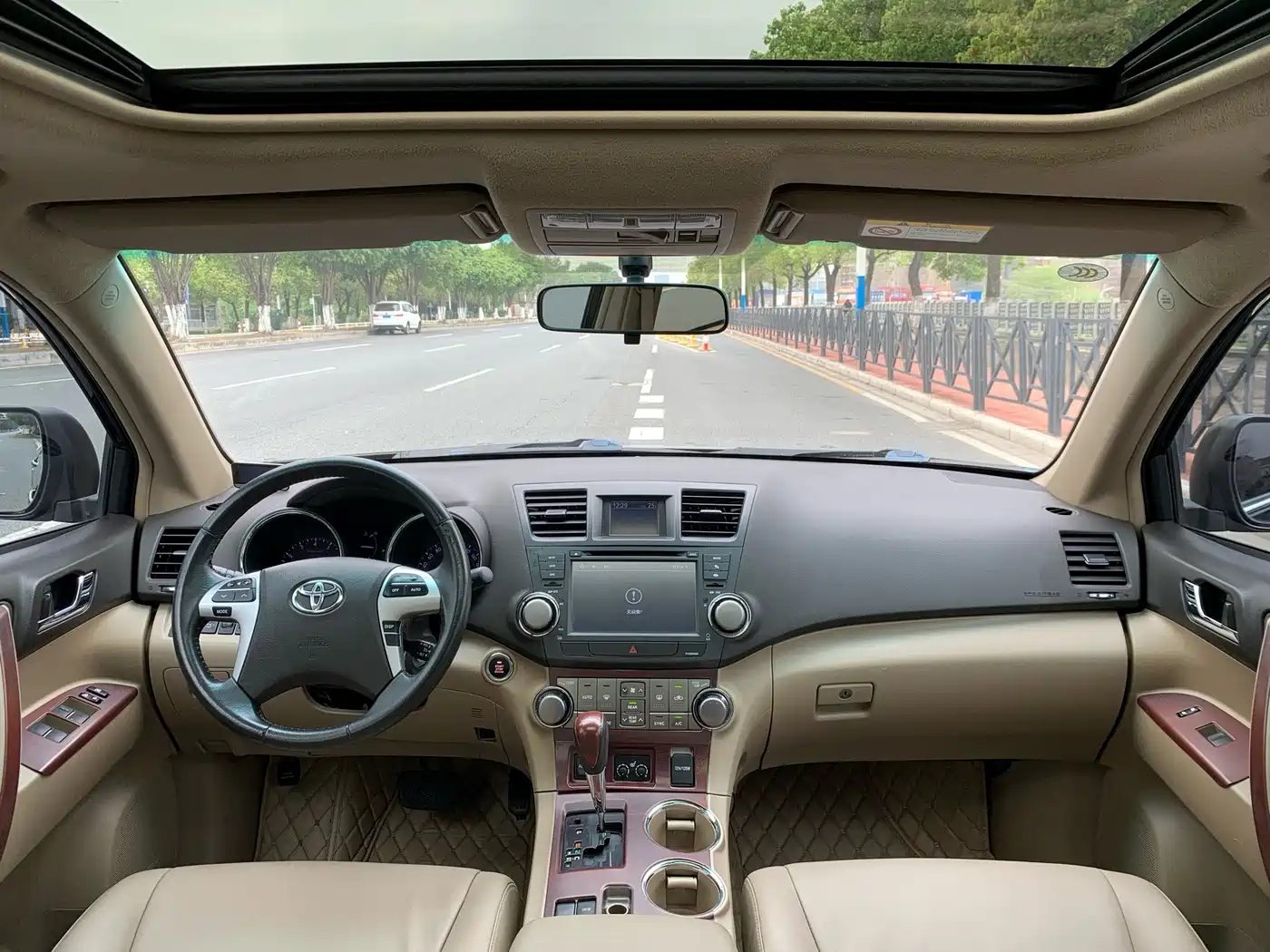 Toyota Highlander 2012 2.7L 2WD 7-Seater Luxury Edition фото 33